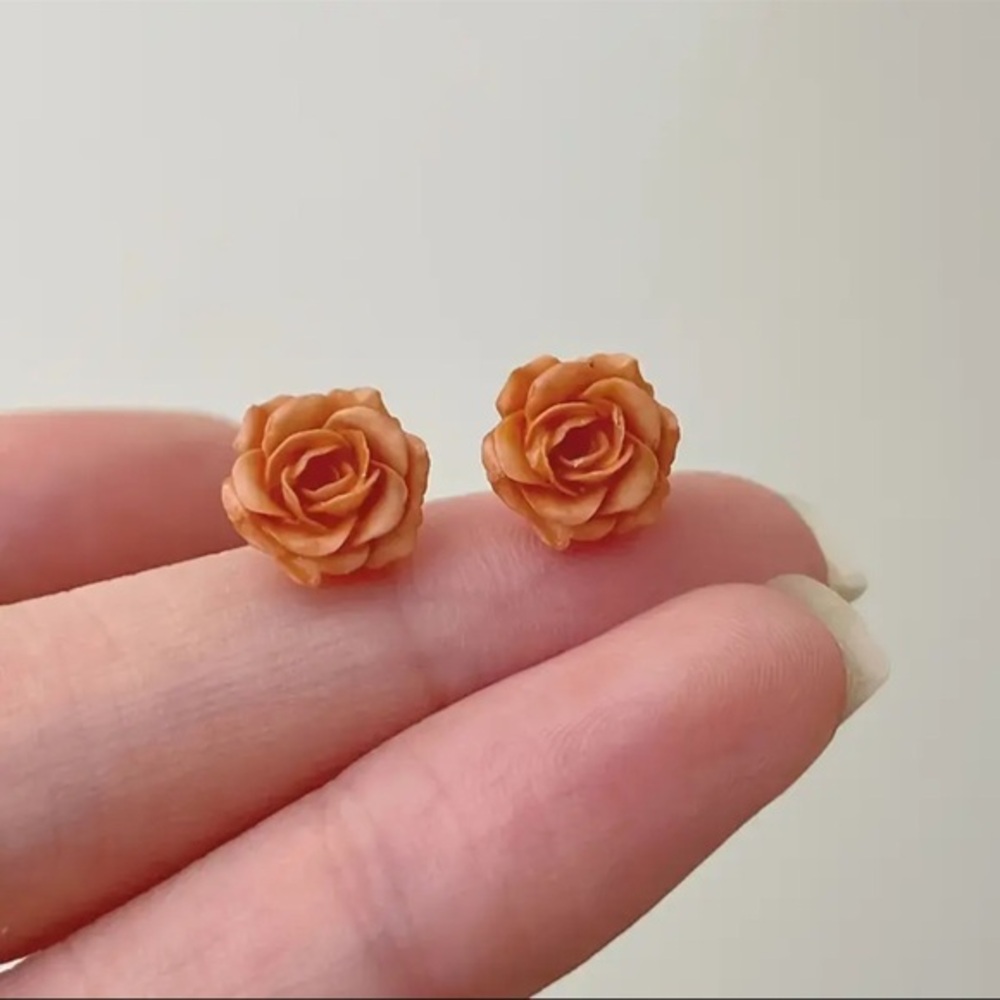 Peach Rose Stud Earrings Carved Floral Cottagecore Resin NWT